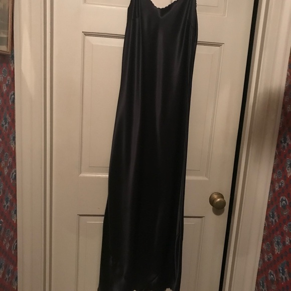 Donna Karan long silk charmeuse black gown. - Picture 4 of 5